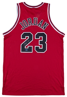 Michael Jordan Signed Chicago Bulls #23 Road Jersey (UDA)